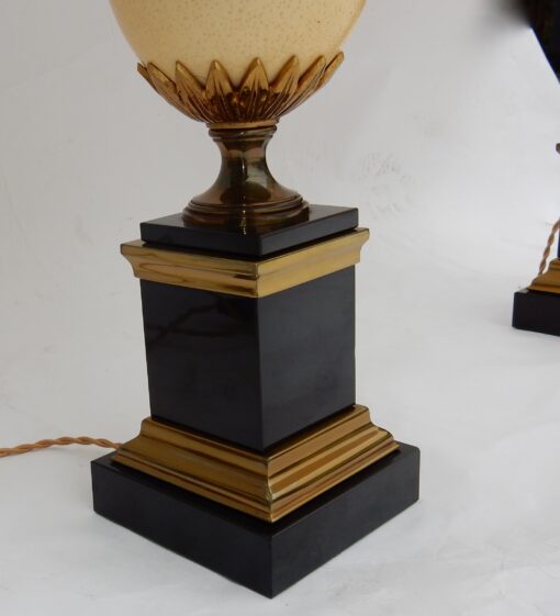 1950/70 Paire de Lampes en Marbre Noir et Oeuf d'Autruche Maison Jansen – Image 3