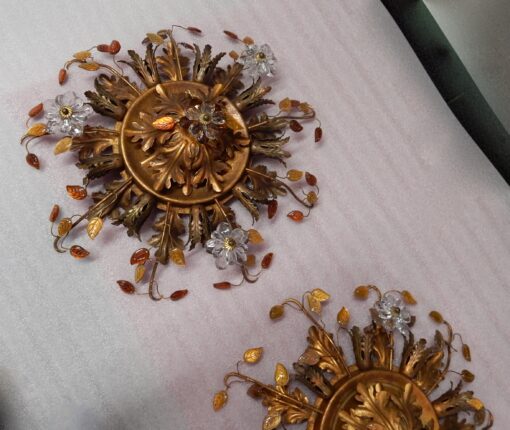 1970′Paire De  Plafonniers ou Appliques à Décor de Fleurs et Feuilles en Métal Doré Et Verre Coloré  Orange Maison Baguès Ou Banci – Image 14