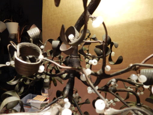 1900' Ball of Mistletoe Art Nouveau Bronze has 3 Bulbs and Pearls Opaline Diameter 50 cm - Image 11