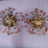 1970′ Paire de Plafonniers ou Appliques à Décor de Fleurs et Feuilles en Métal Doré Style Maison Baguès ou Banci Feuilles en Verre de Couleur Orange
