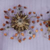 1970′ Paire de Plafonniers ou Appliques à Décor de Fleurs et Feuilles en Métal Doré Style Maison Baguès ou Banci Feuilles en Verre de Couleur Orange – Image 7
