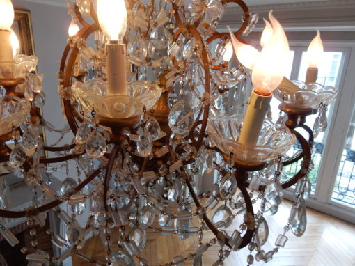1950′ Lustre Cage Italie à 12 Lumières Bois Doré Et Cristal Diamètre 90 X H 100 cm – Image 10
