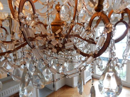 1950′ Lustre Cage Italie à 12 Lumières Bois Doré Et Cristal Diamètre 90 X H 100 cm – Image 9
