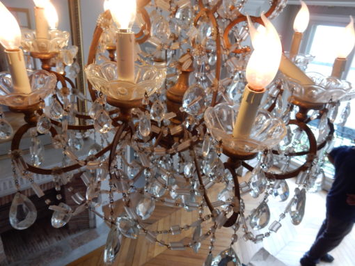 1950′ Lustre Cage Italie à 12 Lumières Bois Doré Et Cristal Diamètre 90 X H 100 cm – Image 7