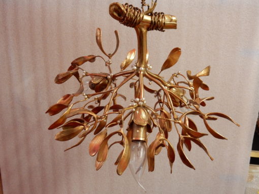1900′ Lustre Boule de Gui en Bronze Doré Art Nouveau a 3 Lampes Diamètre 43 cm Douilles En Forme De Tulipes – Image 2