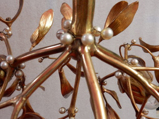 1900′ Lustre Boule de Gui en Bronze Doré Art Nouveau a 3 Lampes Diamètre 43 cm Douilles En Forme De Tulipes – Image 9