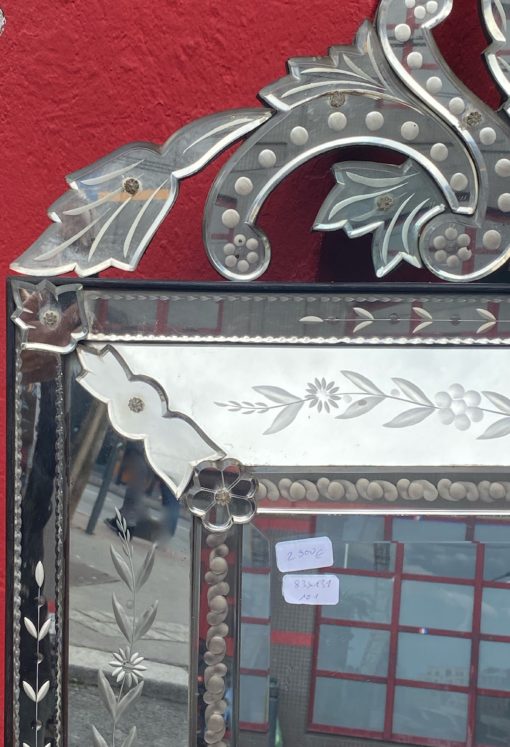 1950 ′ Venetian Mirror With Parecloses With Floral Decor And Pediment - 131 x 83 cm - Image 9