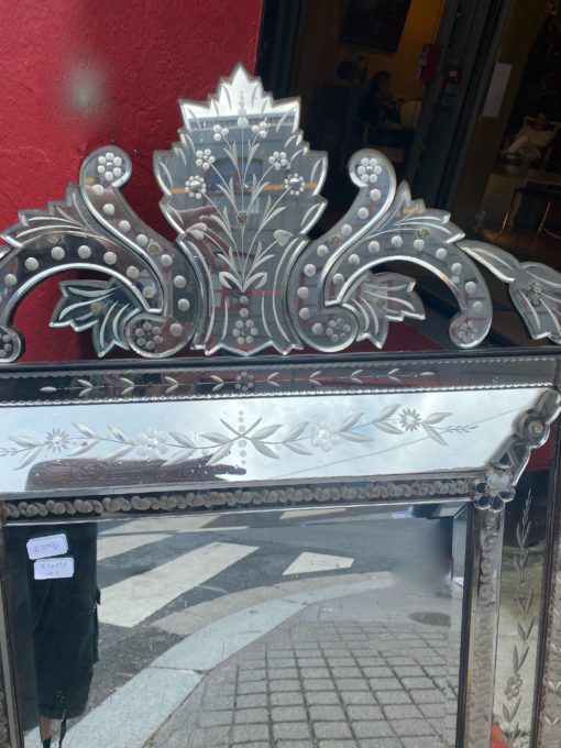 1950 ′ Venetian Mirror With Parecloses With Floral Decor And Pediment - 131 x 83 cm - Image 4