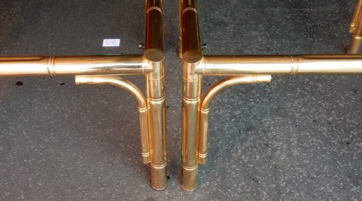 1970' Paire de Tables ou Bouts de Canapés Style Maison Jansen Décor Bambou en Métal Doré 64 x64 cm – Image 16