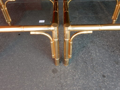 1970' Paire de Tables ou Bouts de Canapés Style Maison Jansen Décor Bambou en Métal Doré 64 x64 cm – Image 14