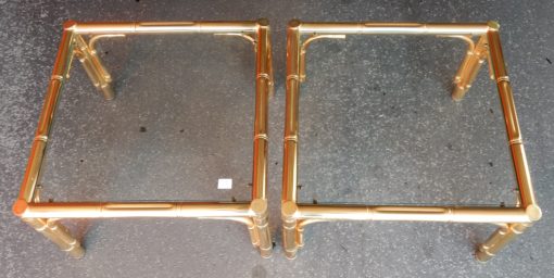 1970' Paire de Tables ou Bouts de Canapés Style Maison Jansen Décor Bambou en Métal Doré 64 x64 cm – Image 4