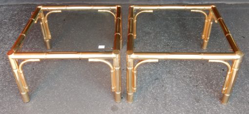 1970' Paire de Tables ou Bouts de Canapés Style Maison Jansen Décor Bambou en Métal Doré 64 x64 cm – Image 3