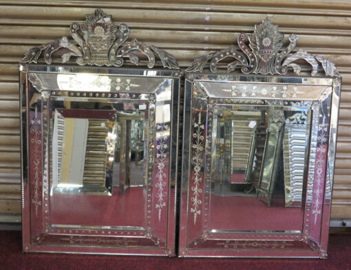 1950 'Pair of Venetian Mirrors with Floral Decor and Pediment - 130 x 82 cm - Image 2
