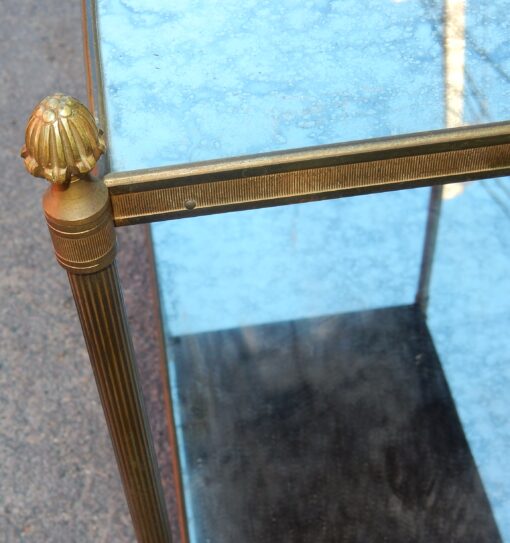 1950/70′ Bout De Canapé Rectangulaire Maison Baguès Laiton et Bronze Plateaux Miroir Oxydé Vieilli et Fleur 64 X 36 cm – Image 9