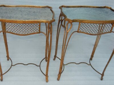 1950' Paire De Tables d'Appoint Maison Baguès Fer Forgé Dorée à l'Or Plateaux Miroirs Oxydés Vieillis