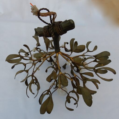 1900 ′ Art Nouveau Bronze Mistletoe Ball Chandelier has 3 Lights 40 x 45 cm Sockets In The Shape Of Tulips