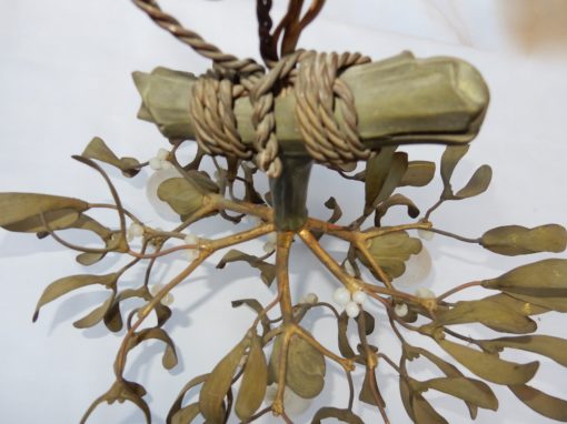 1900 ′ Art Nouveau Bronze Mistletoe Ball Chandelier has 3 Lights 40 x 45 cm Sockets In The Shape Of Tulips - Image 9