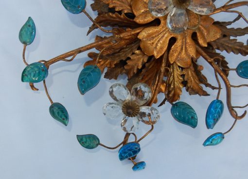 1970′ Plafonnier ou Applique à Décor de Fleurs et Feuilles en Métal Doré Et Verre Coloré Bleu Maison Baguès Ou Banci – Image 4