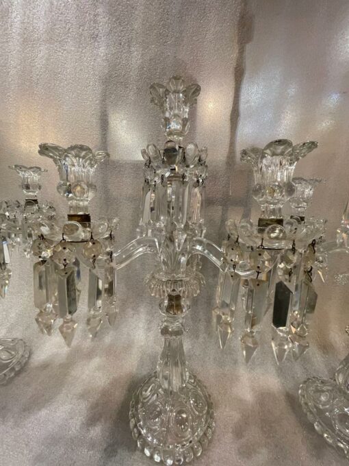 1950′ Série de 3 Chandeliers 3 Branches Socles Perlés Et Signés En Relief BACCARAT – Image 4