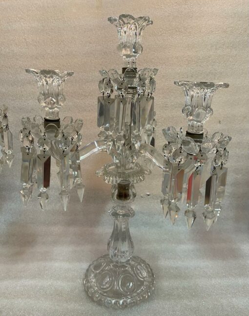 1950′ Série de 3 Chandeliers 3 Branches Socles Perlés Et Signés En Relief BACCARAT – Image 3