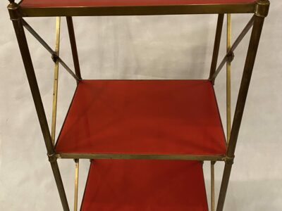 1970′ Étagère en Laiton à 3 Niveaux Maison Baguès Plateaux Bois Laqué Rouge 32 X 40 H 86 cm