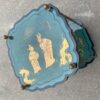 1950/70′ Guéridon Maison Baguès Décor Bambou en Bronze Doré Avec Plateaux Laque de Chine Vert/Bleu Et Or 40X40 H59Cm – Image 19