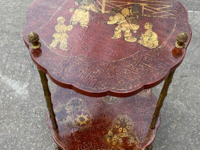 1950/70′ Guéridon Maison Baguès Décor Bambou en Bronze Doré Avec Plateaux Laque de Chine Rouge Et Or Diamètre 36 Cm H 59 Cm
