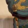 1950/70′ Guéridon Maison Baguès Décor Bambou en Bronze Doré Avec Plateaux Laque de Chine Vert/Bleu Et Or 40X40 H59Cm – Image 5