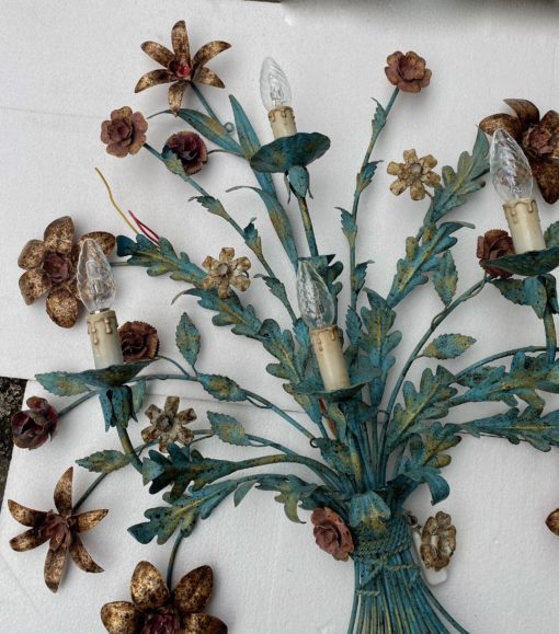 1970 ′ Wall Lamp in Painted Metal Decorated with Wreath of Flowers H 85 X 80 cm - Image 3