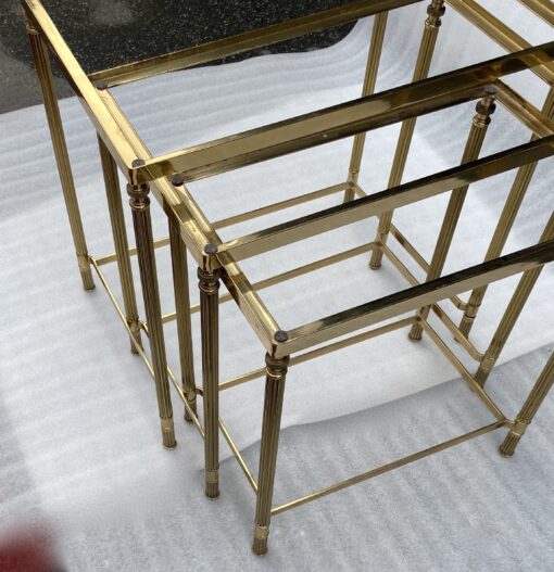 1970′ Tables Gigognes Maison Baguès, 3 Plateaux Miroir Noir et Montants Cannelés – Image 10