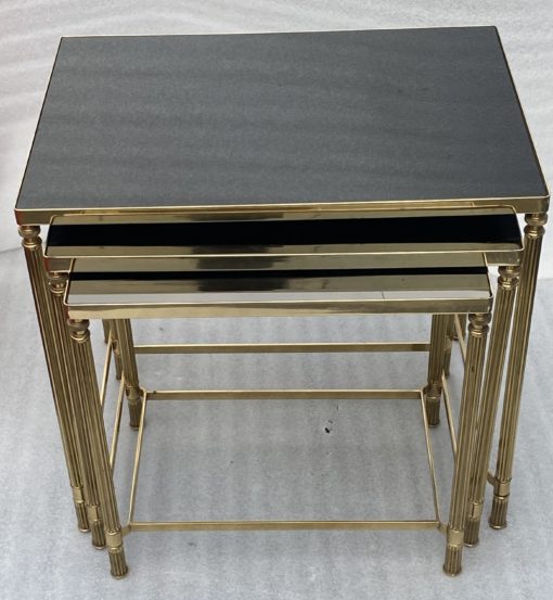 1970′ Tables Gigognes Maison Baguès, 3 Plateaux Miroir Noir et Montants Cannelés