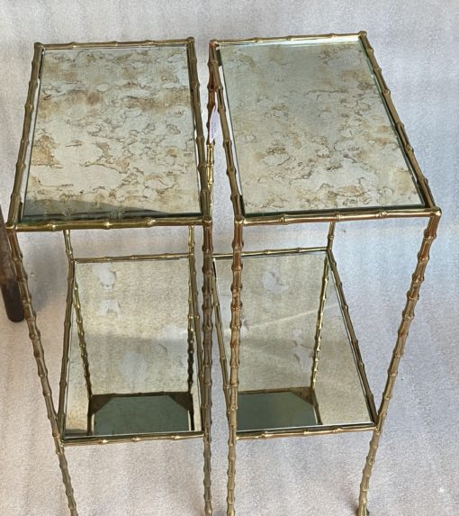 1950/70′ Paire de Tables en Bronze Doré Décor Bambou à 2 Niveaux Maison Baguès Plateaux Miroirs Vieillis Oxydés 34X 20 x 60 cm – Image 7