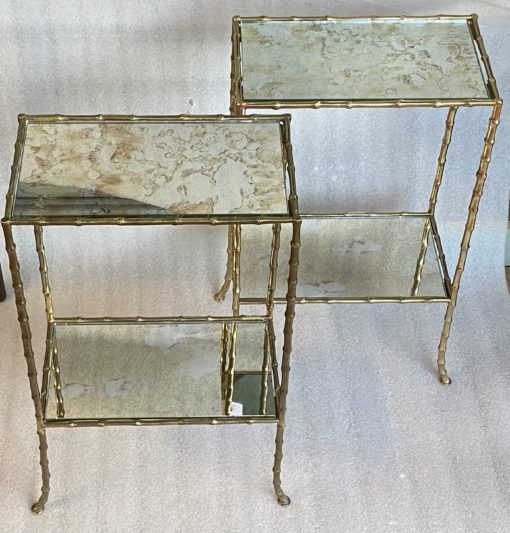 1950/70′ Paire de Tables en Bronze Doré Décor Bambou à 2 Niveaux Maison Baguès Plateaux Miroirs Vieillis Oxydés 34X 20 x 60 cm – Image 2