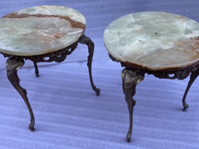 1970′ Paire de Sellettes en Bronze Doré Style LXV Plateaux Onyx