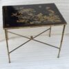 1950′ Table Maison Baguès Ou Maison Jansen Décor Bambou en Bronze Doré Avec Plateau Laque de Chine Aux  Oiseaux Et Fleurs  42 X 56 X H 45 CM – Image 12