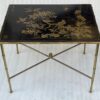 1950′ Table Maison Baguès Ou Maison Jansen Décor Bambou en Bronze Doré Avec Plateau Laque de Chine Aux  Oiseaux Et Fleurs  42 X 56 X H 45 CM