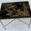 1950′ Table Maison Baguès Ou Maison Jansen Décor Bambou en Bronze Doré Avec Plateau Laque de Chine Aux  Oiseaux Et Fleurs  42 X 56 X H 45 CM – Image 10