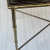 1950′ Table Maison Baguès Ou Maison Jansen Décor Bambou en Bronze Doré Avec Plateau Laque de Chine Aux  Oiseaux Et Fleurs  42 X 56 X H 45 CM – Image 8