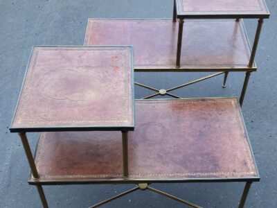 1970′ Paire De Tables à Étage En Bronze Patiné Gainées De Cuir Maison Jansen 71 X 36 cm