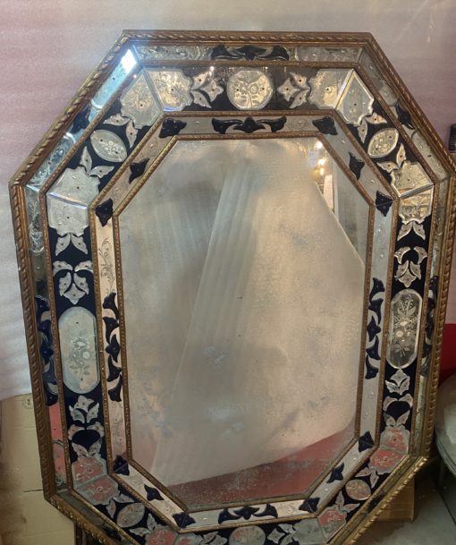 1970/80 Venice Octagonal Mirror Style Louis 14 Pareclose Golden Wood With Ornaments In Blue Glass And Oxidized Mirrors 158 X 115 cm - Image 2