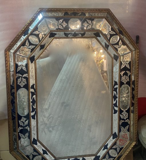 1970/80 Venice Octagonal Mirror Style Louis 14 Pareclose Golden Wood With Ornaments In Blue Glass And Oxidized Mirrors 158 X 115 cm - Image 3