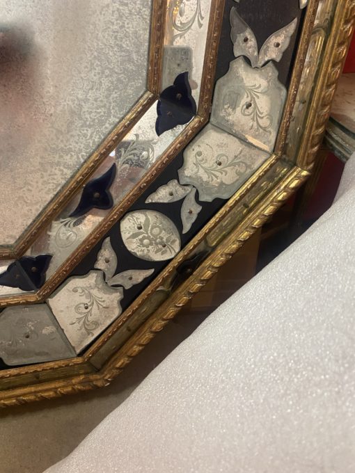 1970/80 Venice Octagonal Mirror Style Louis 14 Pareclose Golden Wood With Ornaments In Blue Glass And Oxidized Mirrors 158 X 115 cm - Image 10