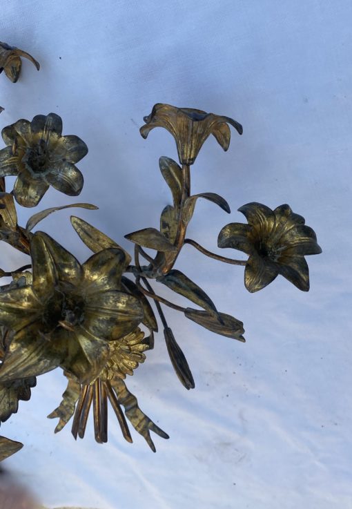 1880′ Paire d’Appliques en Bronze Doré Patiné à Décor Floral 5 Bras de Lumière – Image 7