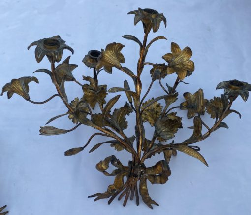 1880′ Paire d’Appliques en Bronze Doré Patiné à Décor Floral 5 Bras de Lumière – Image 2