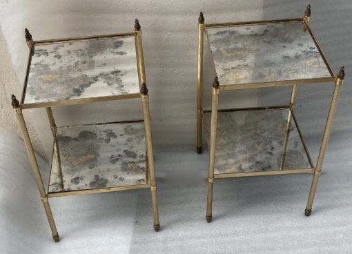1970′ Paire de Bouts de Canapé Carrés  Maison Baguès Plateaux Miroirs Oxydés Argentés Avec Pots A Feux 34X34X H 59 cm – Image 9