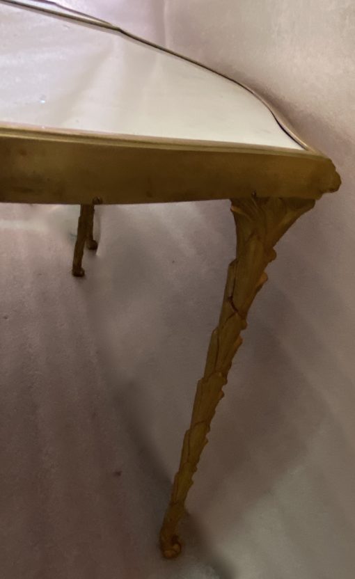 1970′ Table Tripartite Maison Charles Forme Arbaléte, Jansen Ou Baguès Décor Palmier en Bronze Doré avec Plateaux Marbre Blanc – Image 14