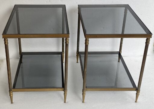 1950/70′ Paire De Bouts De Canapés En Laiton à 2 Niveaux Maison Jansen Plateaux Verre Fumé 56 X 40 X H 54 cm