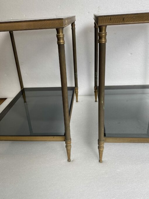 1950/70′ Paire De Bouts De Canapés En Laiton à 2 Niveaux Maison Jansen Plateaux Verre Fumé 56 X 40 X H 54 cm – Image 9