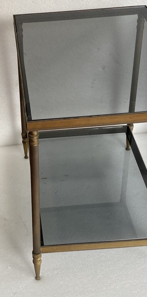 1950/70′ Paire De Bouts De Canapés En Laiton à 2 Niveaux Maison Jansen Plateaux Verre Fumé 56 X 40 X H 54 cm – Image 3