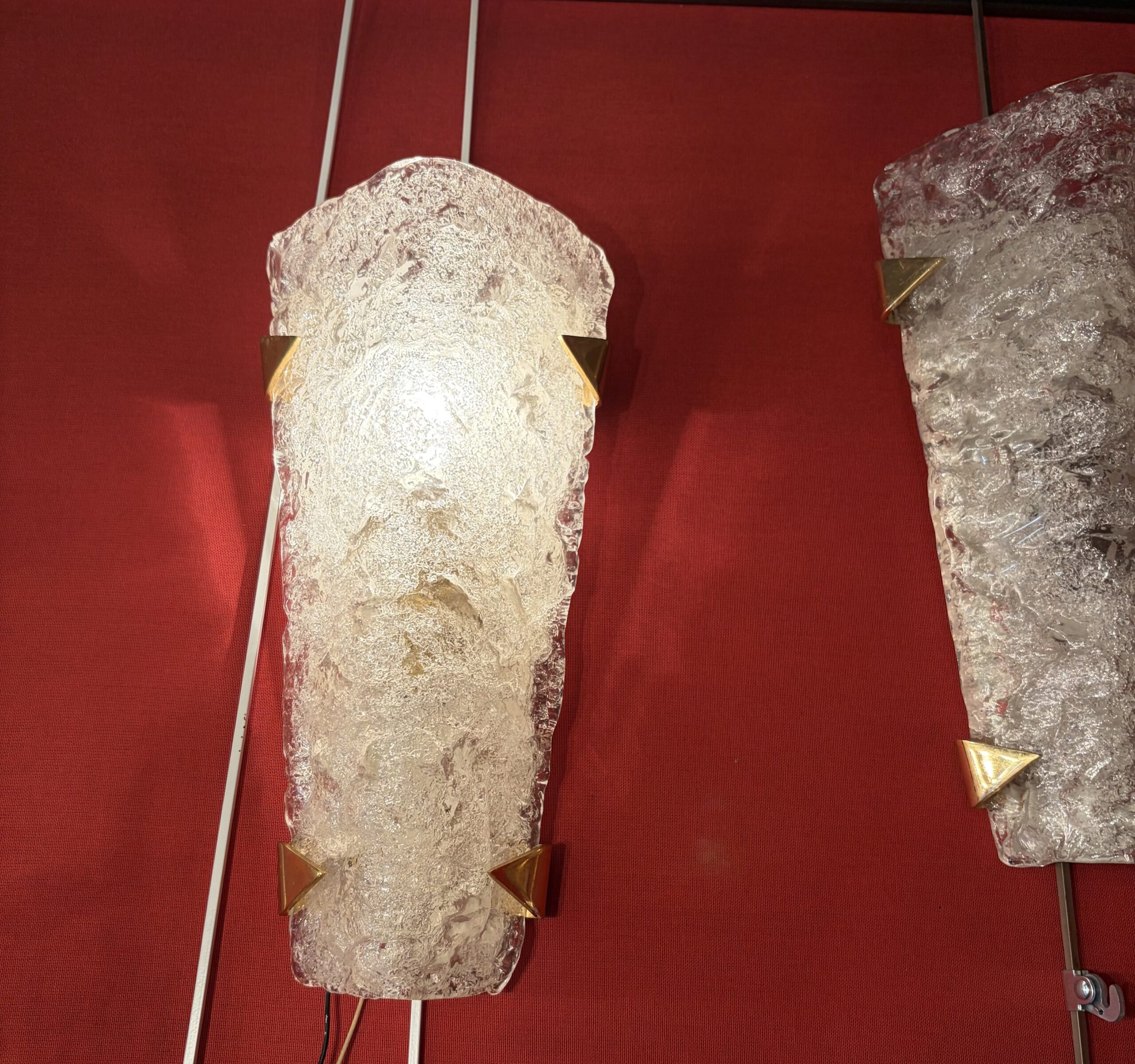 1950/70′ 2 Séries de 3 Appliques en Verre Granité DLG Murano ,Kalmar Avec Griffes en Laiton Doré Attribué A Maison Arlus – Image 10